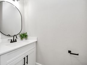 1104 Mansfield Street E, Houston TX 77091
