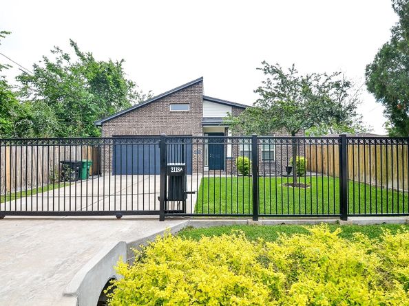 2118 Marnel Road A, Houston TX 77055