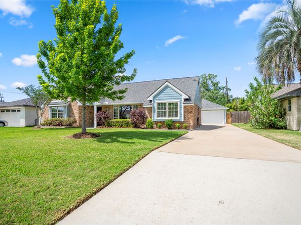 1911 Stebbins Drive, Houston TX 77043