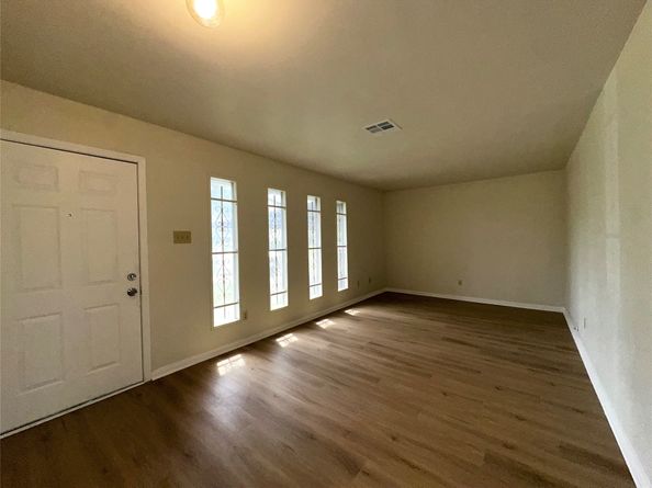 6023 Belarbor Street, Houston TX 77033