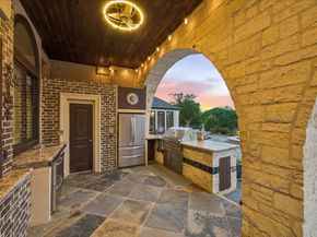 4 Steven Luke Lane, Friendswood TX 77546
