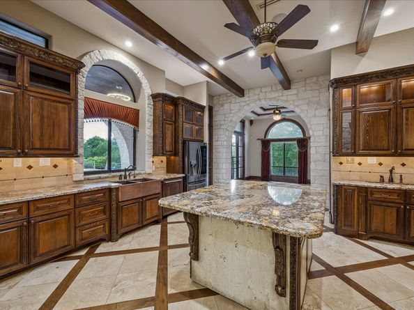 4 Steven Luke Lane, Friendswood TX 77546