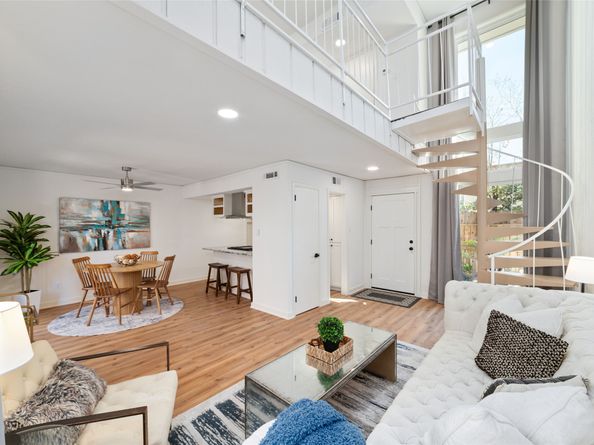 8211 Katy Freeway 23, Houston TX 77024