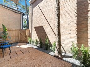 8211 Katy Freeway 23, Houston TX 77024