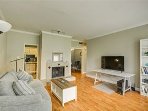 2100 Tanglewilde Street 349, Houston TX 77063