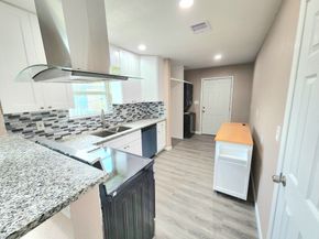 5879 Belcrest Street, Houston TX 77033