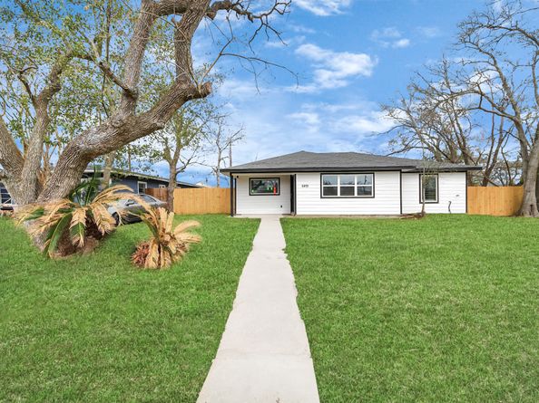 5879 Belcrest Street, Houston TX 77033