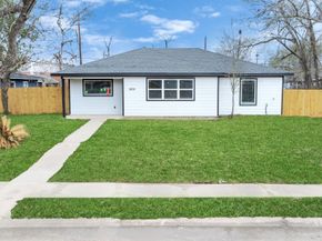 5879 Belcrest Street, Houston TX 77033