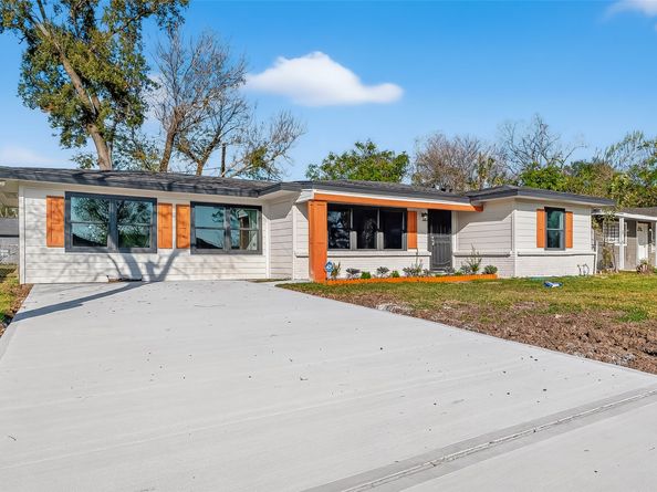 5707 Lyndhurst Drive, Houston TX 77033