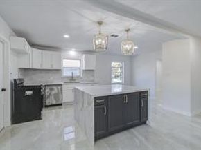 5230 W Bellfort Avenue, Houston TX 77035