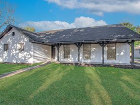 5230 W Bellfort Avenue, Houston TX 77035