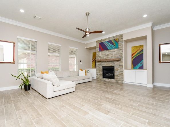 59 Champion Villa Drive, Houston TX 77069