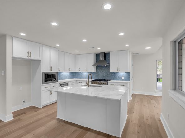 4 N Autumnwood Way, The Woodlands TX 77380