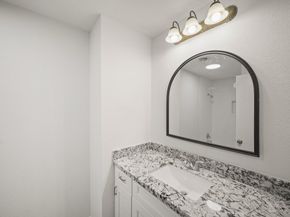 2601 Augusta Drive 5, Houston TX 77057