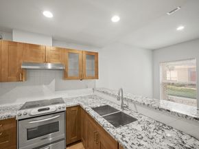 2601 Augusta Drive 5, Houston TX 77057