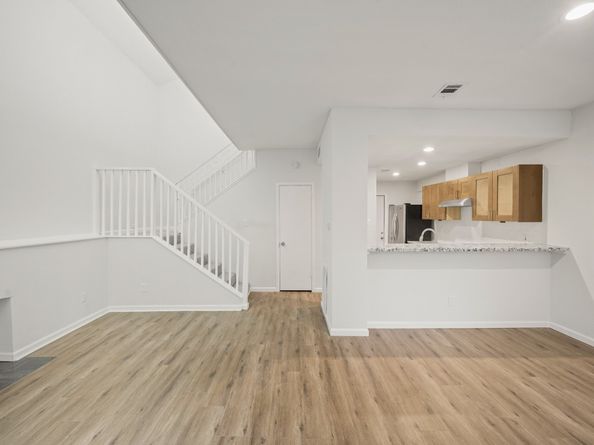 2601 Augusta Drive 5, Houston TX 77057