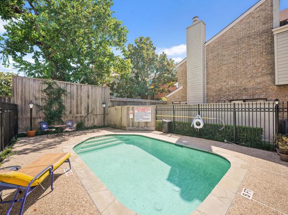 2601 Augusta Drive 5, Houston TX 77057