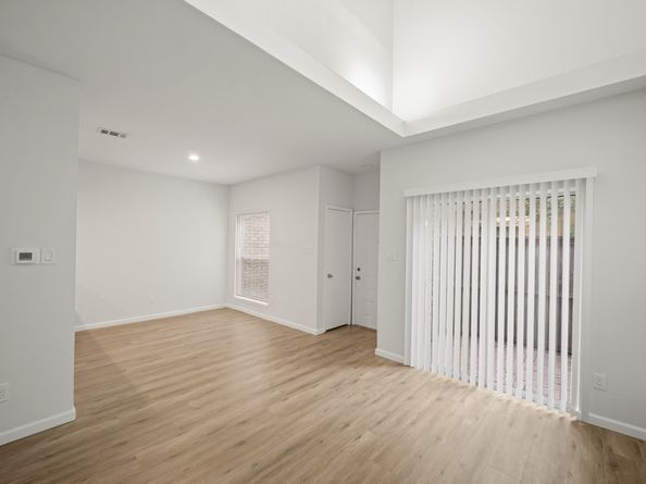 2601 Augusta Drive 5, Houston TX 77057