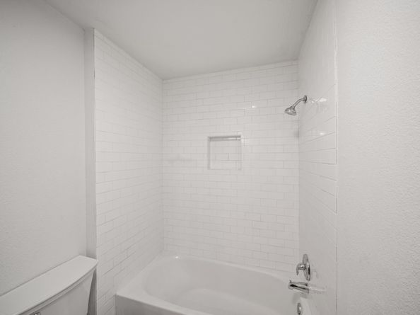 2601 Augusta Drive 5, Houston TX 77057