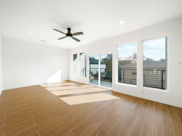 895 S Victory Drive, Houston TX 77088