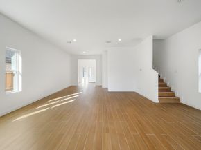 895 S Victory Drive, Houston TX 77088