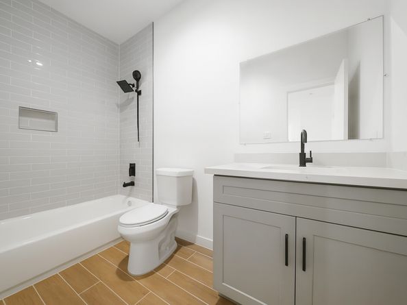 895 S Victory Drive, Houston TX 77088