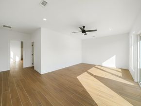 895 S Victory Drive, Houston TX 77088