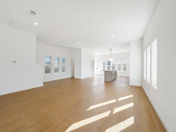 895 S Victory Drive, Houston TX 77088