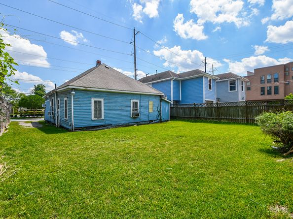 1318 Cleveland Street, Houston TX 77019