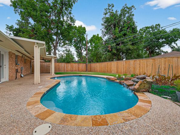 6926 Pine Grove Drive, Houston TX 77092