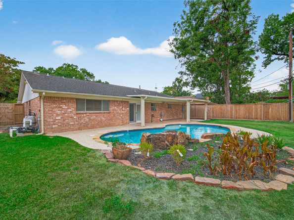 6926 Pine Grove Drive, Houston TX 77092