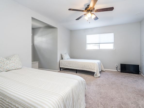 11927 Oakcroft Drive, Houston TX 77070