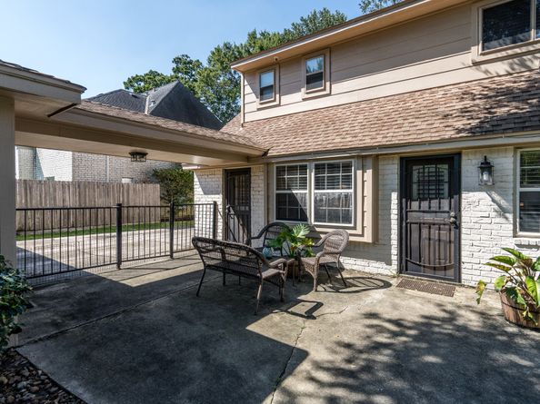 11927 Oakcroft Drive, Houston TX 77070