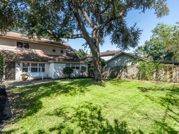 11927 Oakcroft Drive, Houston TX 77070