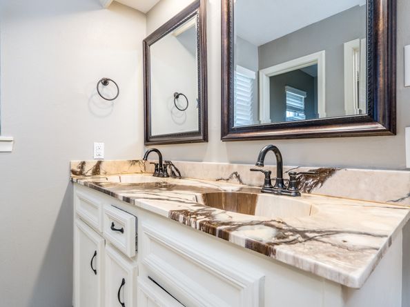 11927 Oakcroft Drive, Houston TX 77070