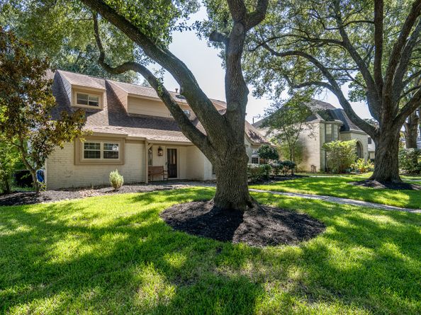11927 Oakcroft Drive, Houston TX 77070