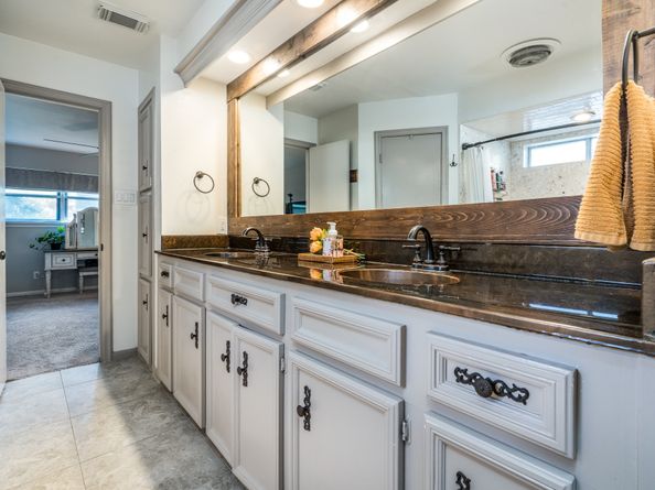 11927 Oakcroft Drive, Houston TX 77070