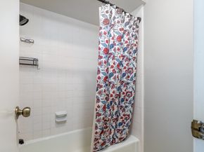 11927 Oakcroft Drive, Houston TX 77070