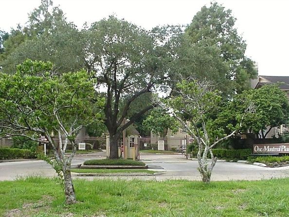 2120 El Paseo Street 1703, Houston TX 77054