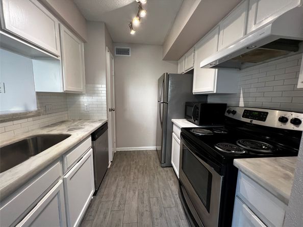 2120 El Paseo Street 1703, Houston TX 77054