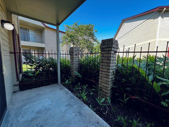 2120 El Paseo Street 1703, Houston TX 77054