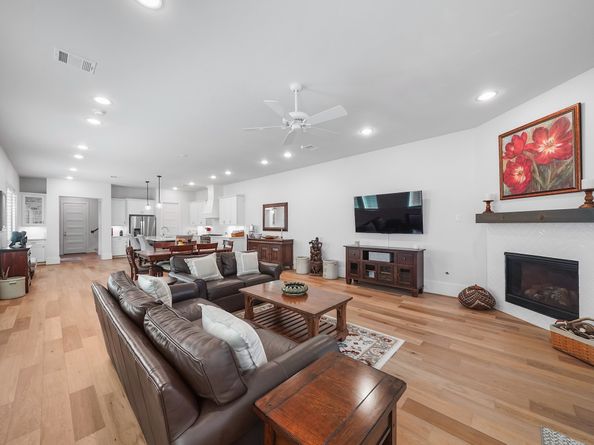 812 E 24th Street, Houston TX 77009
