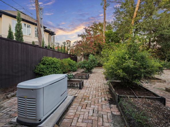 5040 Fieldwood Drive, Houston TX 77056