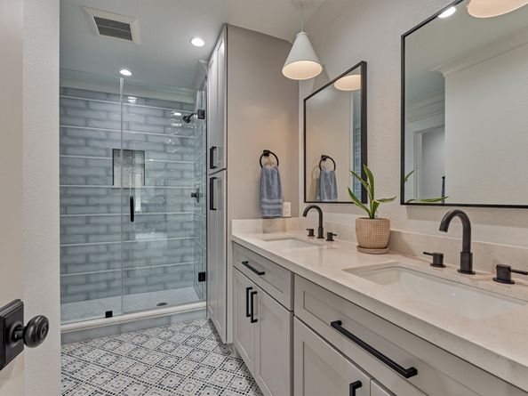 27 N Havenridge Drive, The Woodlands TX 77381