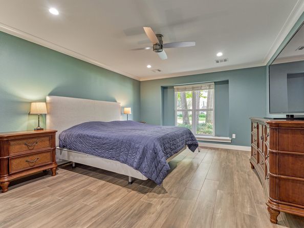 27 N Havenridge Drive, The Woodlands TX 77381