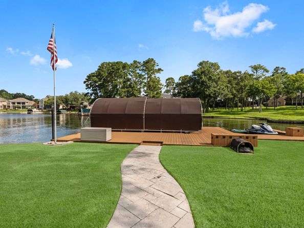6051 Longmire Trail, Conroe TX 77304