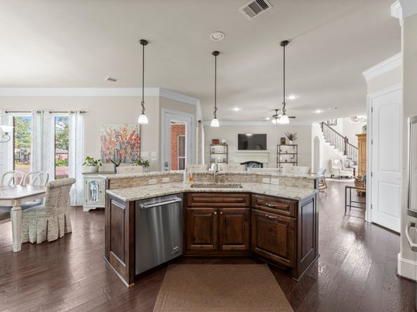 6051 Longmire Trail, Conroe TX 77304