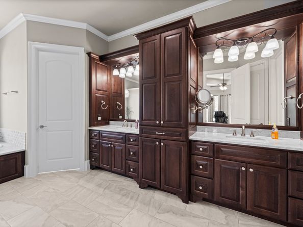 6051 Longmire Trail, Conroe TX 77304