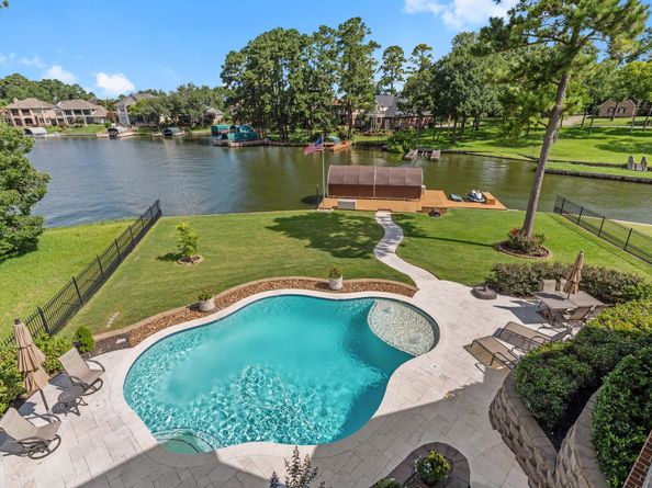 6051 Longmire Trail, Conroe TX 77304
