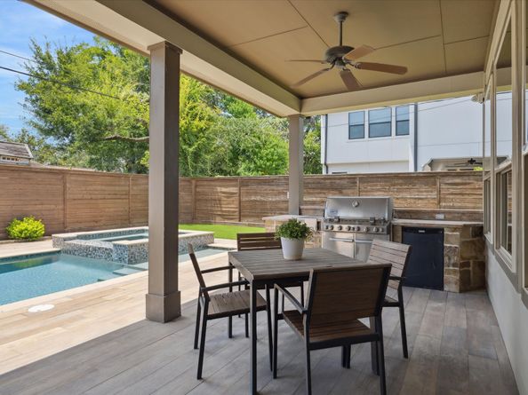 1729 Wakefield Drive, Houston TX 77018